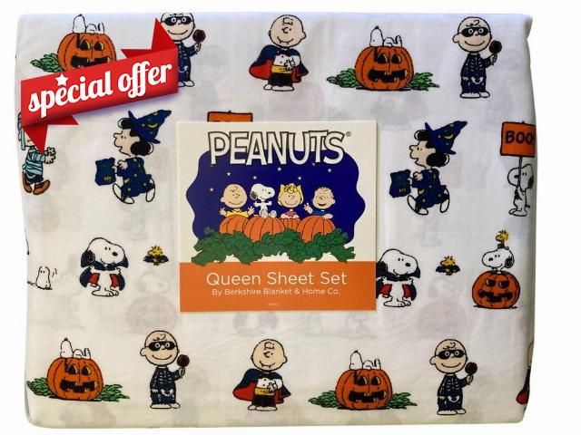 BLUE HERON WEST Peanuts Halloween Sheet Set Costume Party - White Background (Queen)